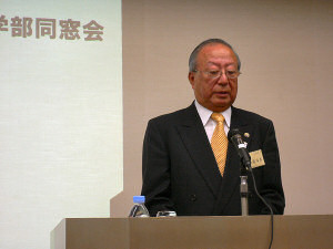 経済学部同窓会会長　内藤政武氏